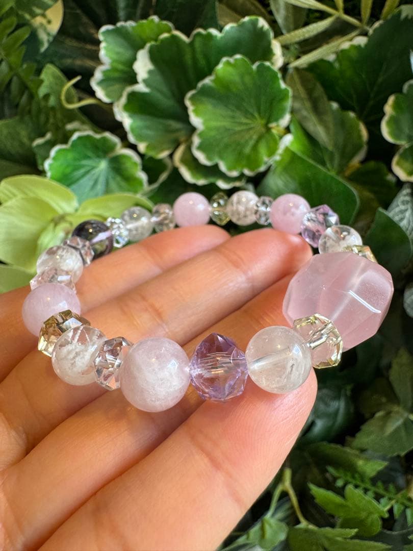 フリーカットローズとセリサイト&モルガナイトブレスレット