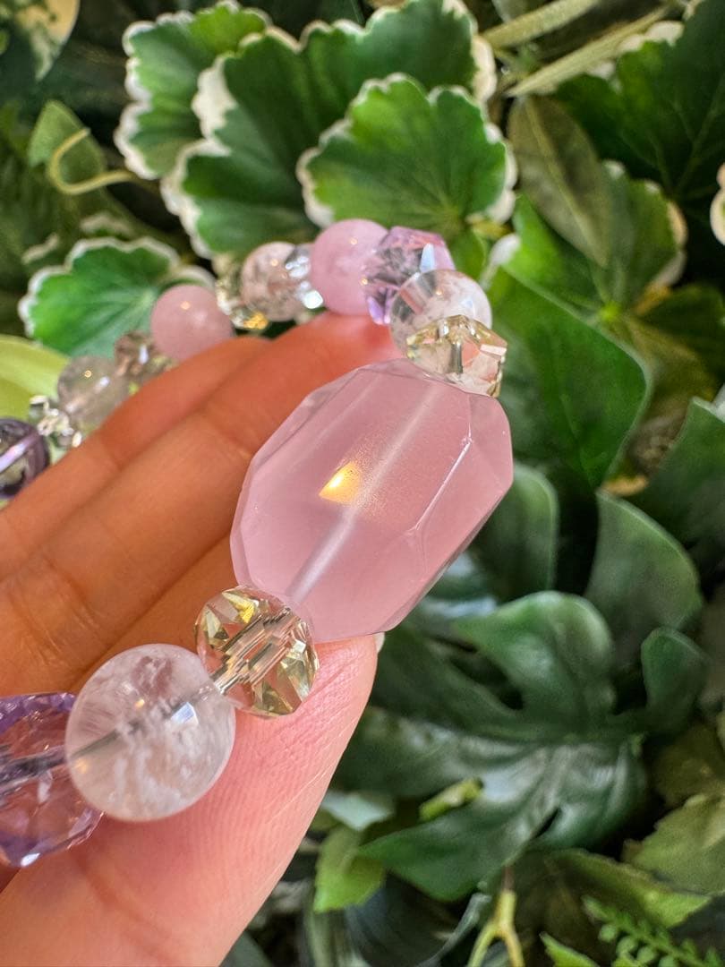 フリーカットローズとセリサイト&モルガナイトブレスレット