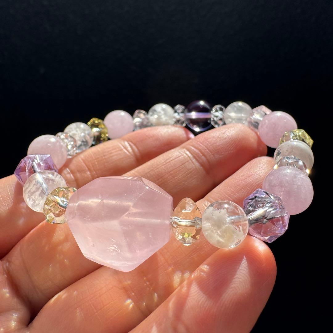 フリーカットローズとセリサイト&モルガナイトブレスレット