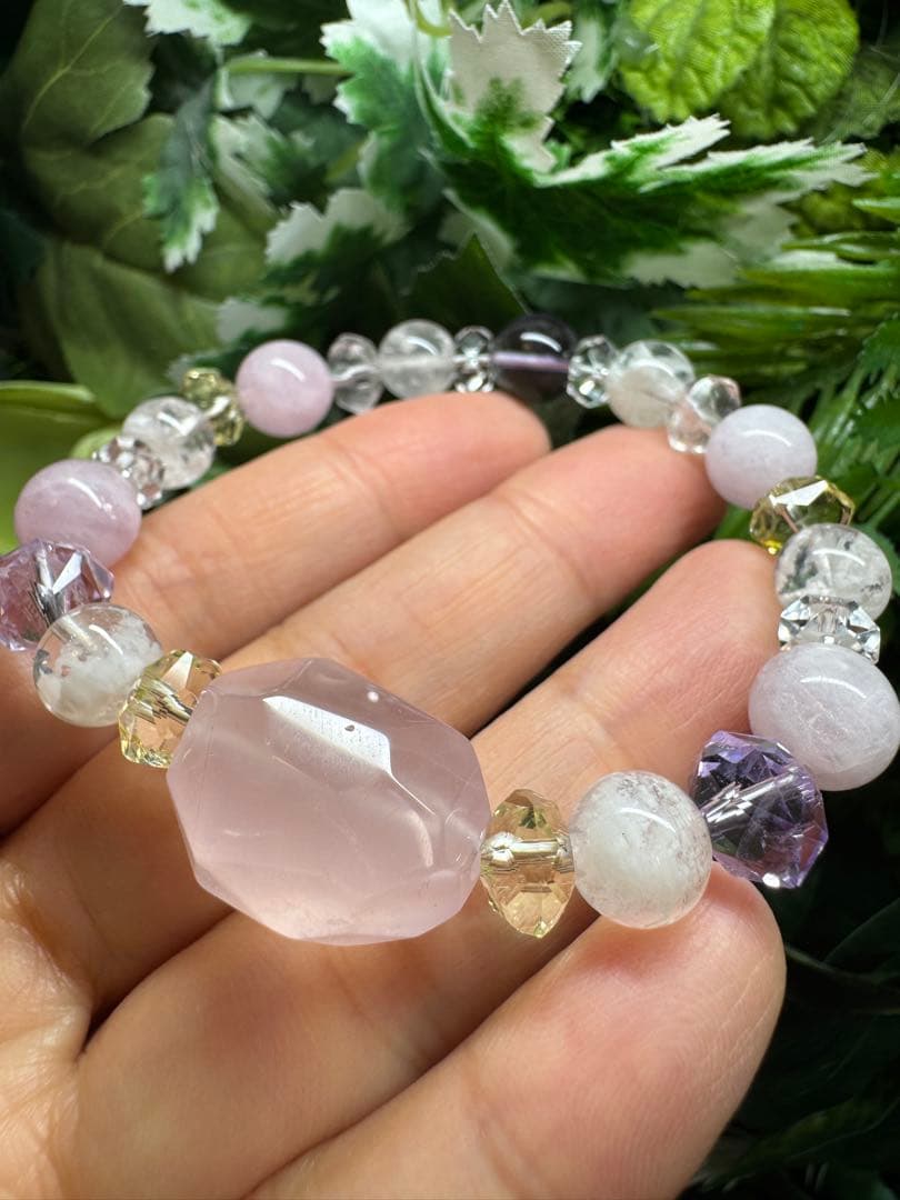 フリーカットローズとセリサイト&モルガナイトブレスレット