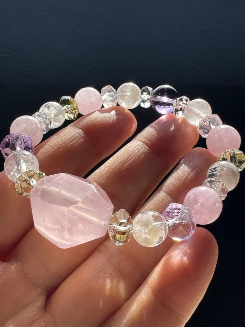 フリーカットローズとセリサイト&モルガナイトブレスレット