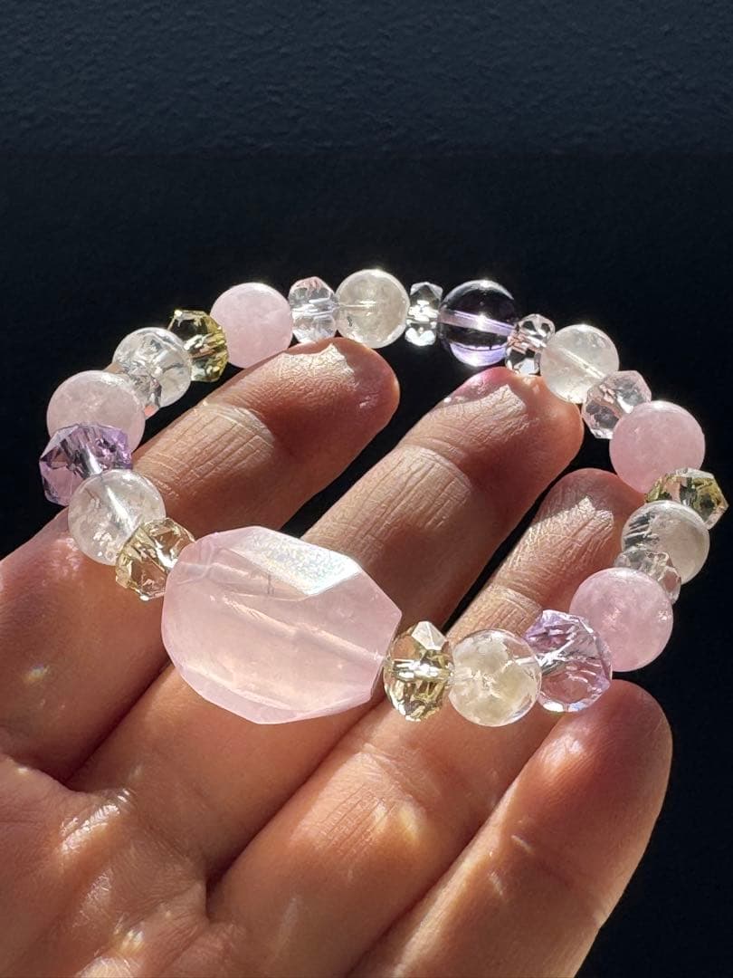 フリーカットローズとセリサイト&モルガナイトブレスレット