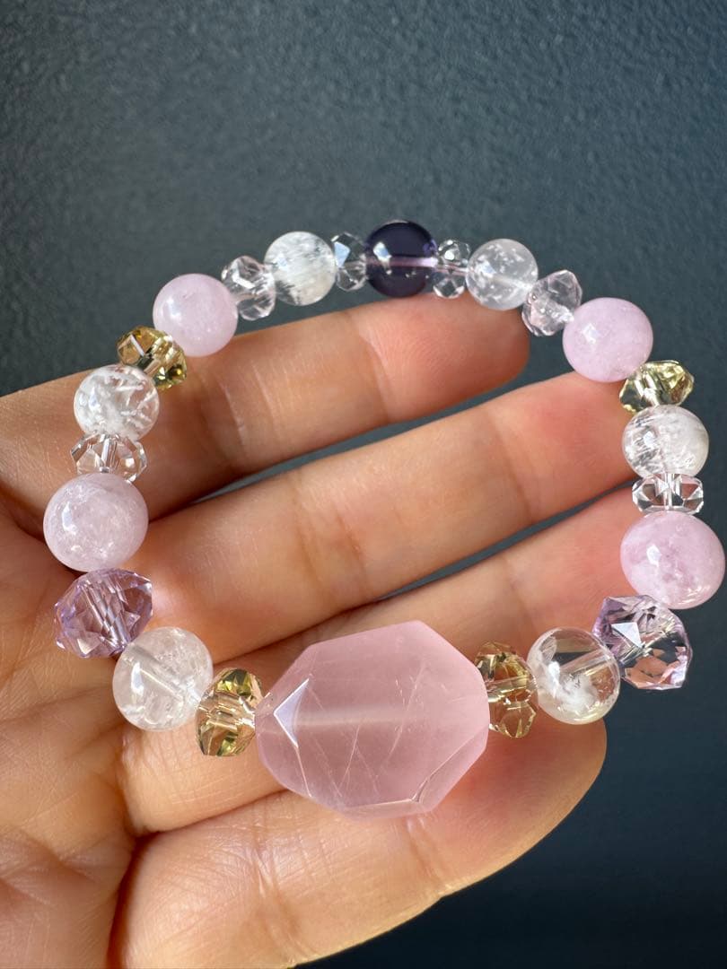 フリーカットローズとセリサイト&モルガナイトブレスレット