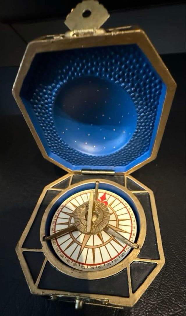 【超激レア美品】パイレーツ・オブ・カリビアン　北を指さないコンパス&宝箱&腕時計