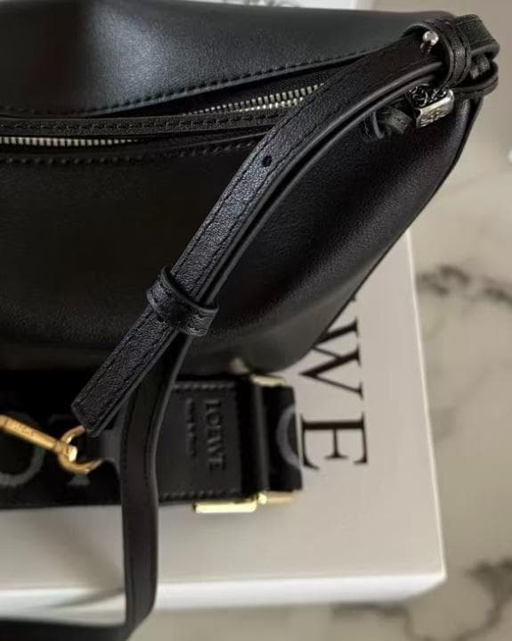 LOEWE ブラックレザーバッグ~~~