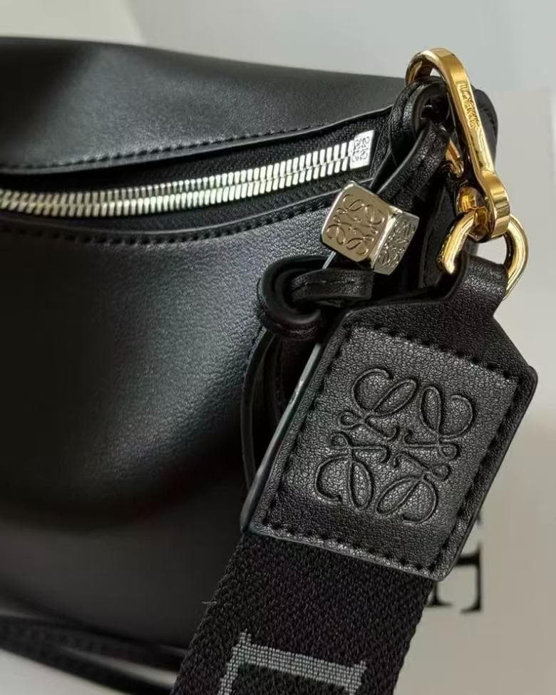 LOEWE ブラックレザーバッグ~~~