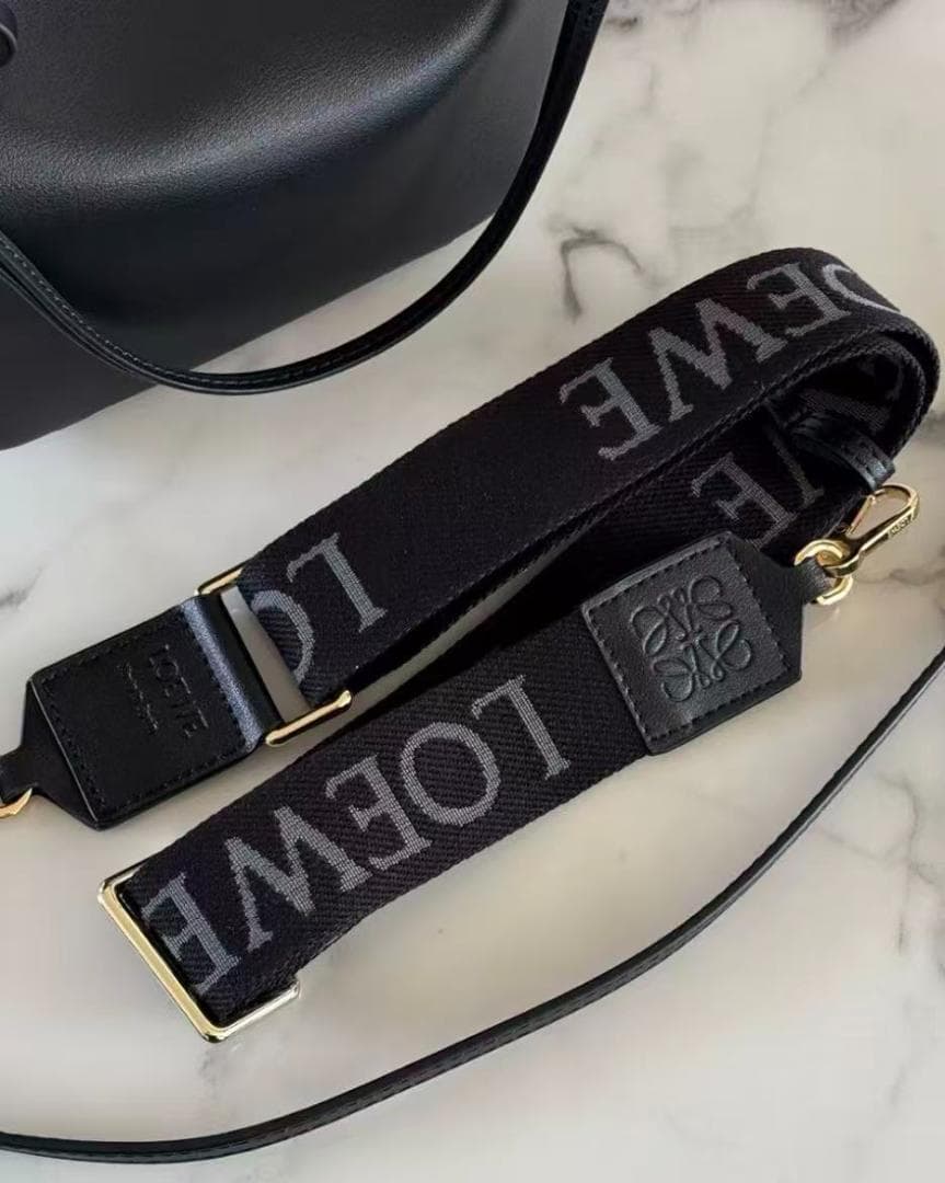 LOEWE ブラックレザーバッグ~~~