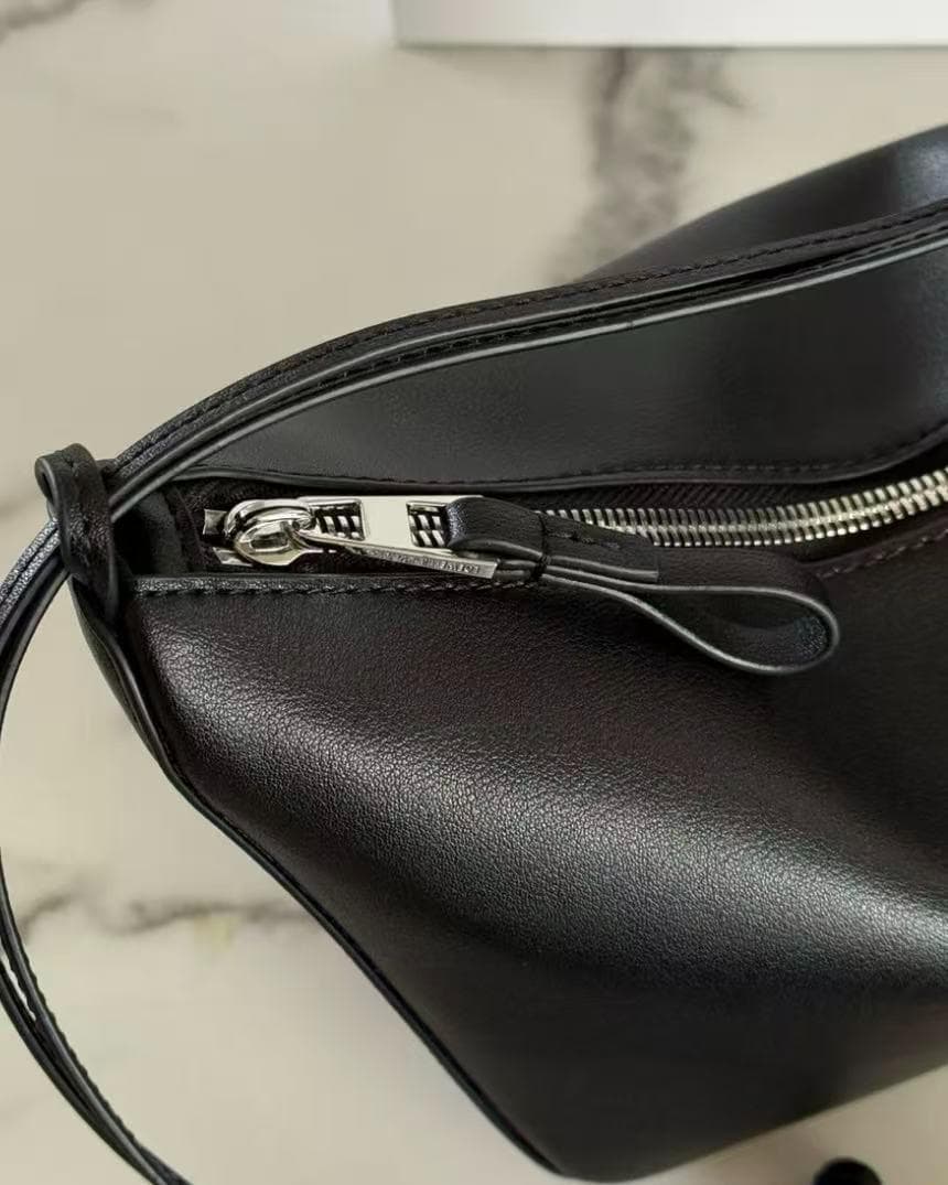 LOEWE ブラックレザーバッグ~~~
