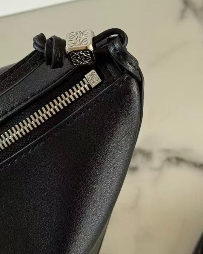 LOEWE ブラックレザーバッグ~~~