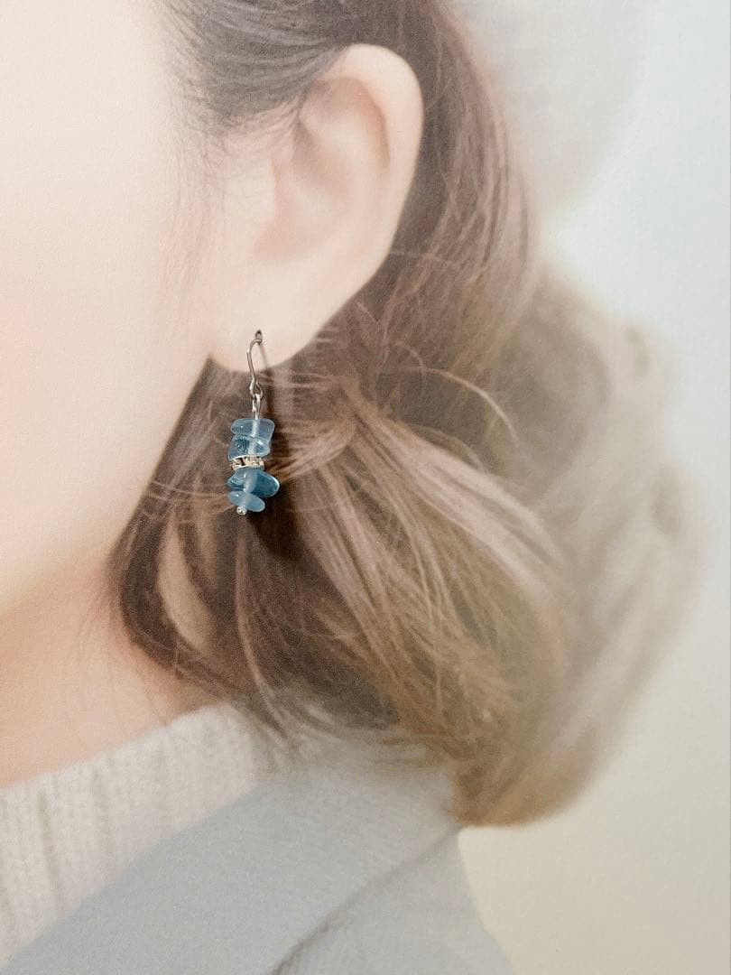 No.222 アクアマリンの揺れるピアス(シルバー)