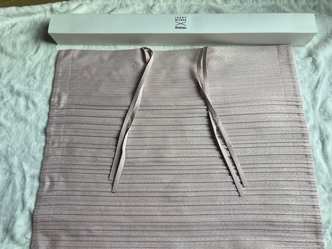 お値下げISSEY MIYAKE ストライプクッションカバー　ピンク　廃盤
