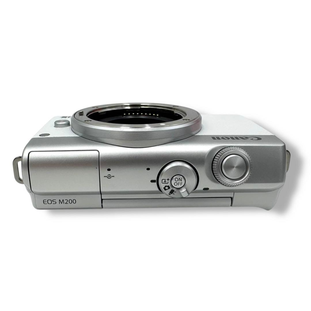 ほぼ未使用 CANON キヤノンEOS M200 レンズキット ホワイト