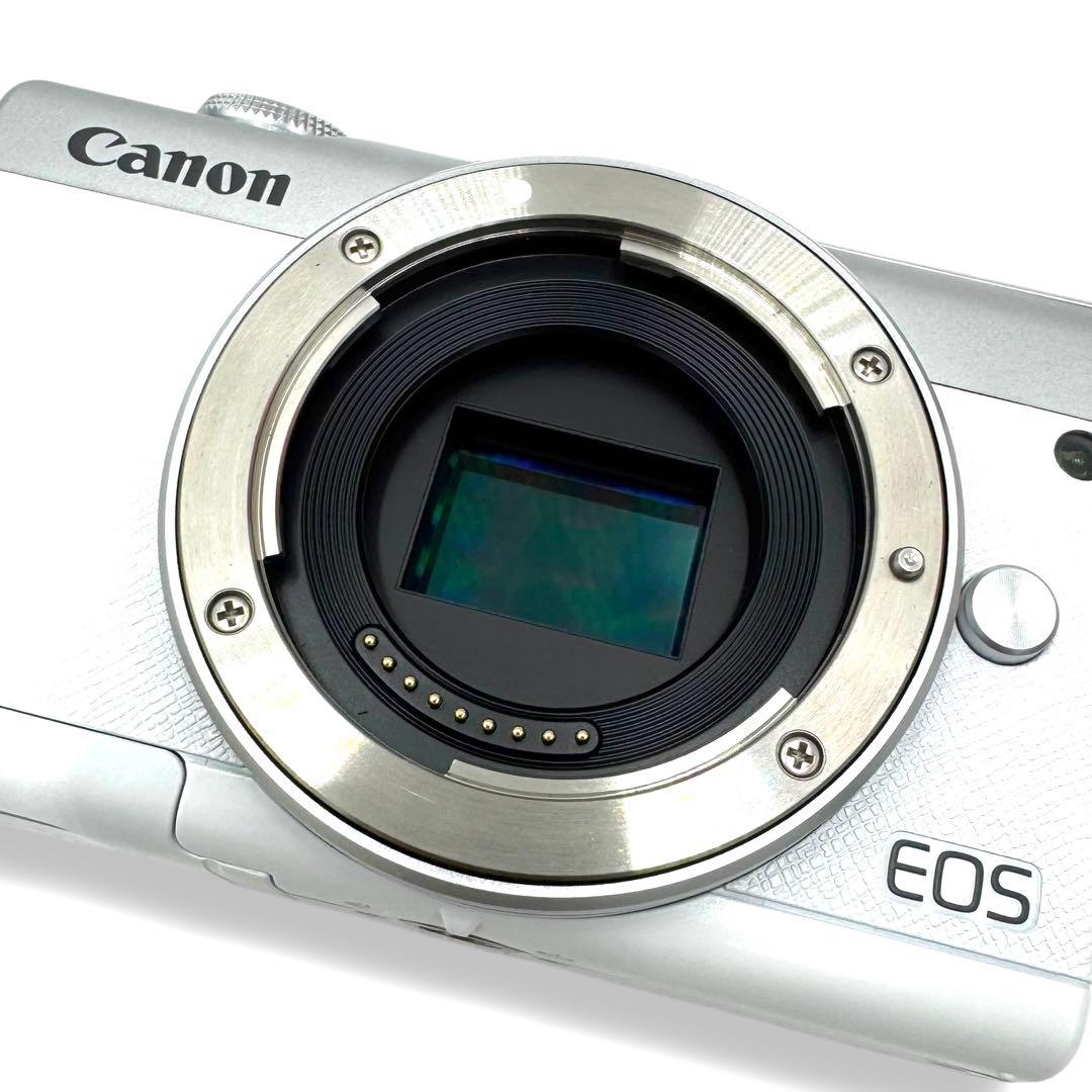 ほぼ未使用 CANON キヤノンEOS M200 レンズキット ホワイト