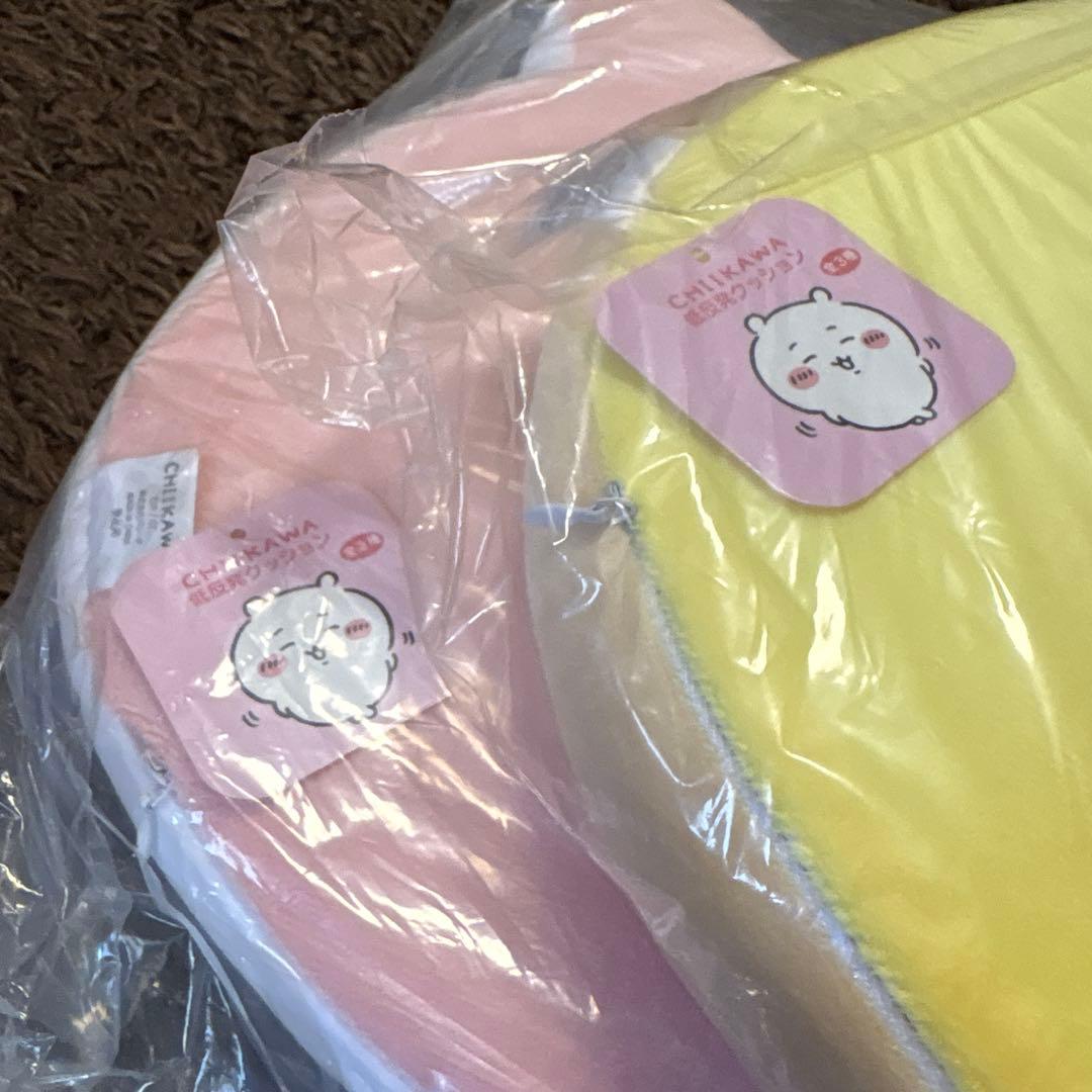 ちいかわ　収納ケース　低反発クッション　うさぎ