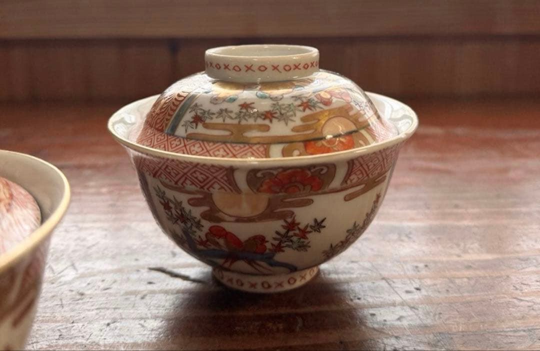 骨董皿　伊万里焼 金彩色絵上手　蓋付き茶碗2客 花鳥文 蓋碗　蓋物