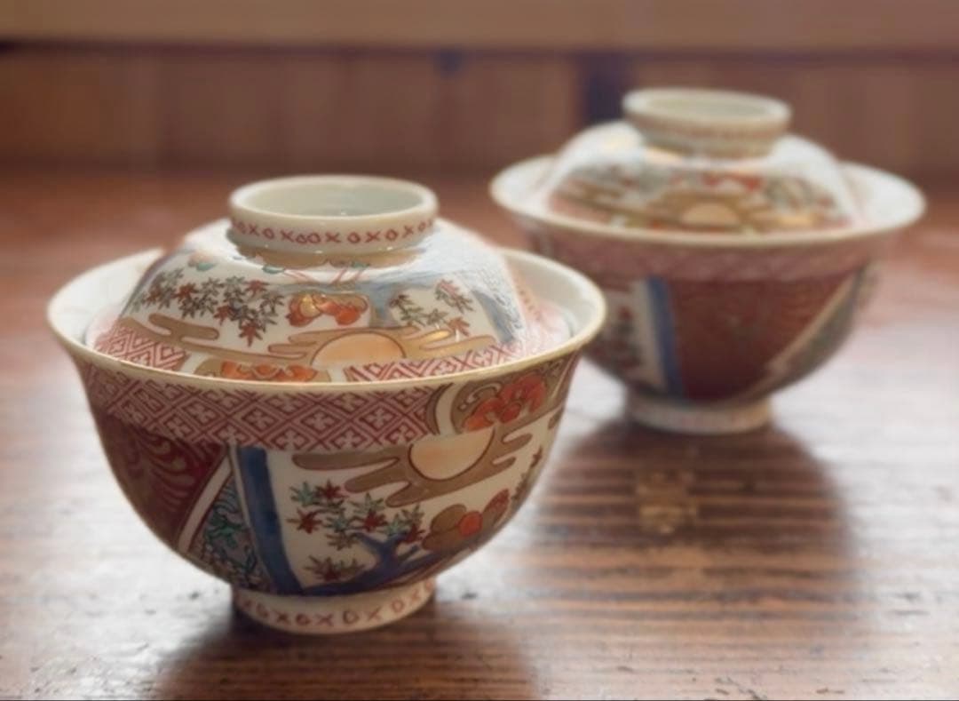 骨董皿　伊万里焼 金彩色絵上手　蓋付き茶碗2客 花鳥文 蓋碗　蓋物