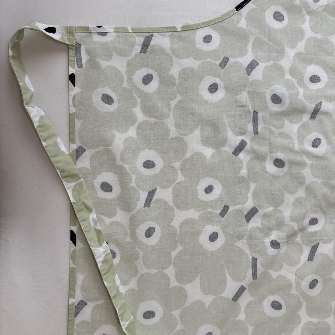 マリメッコ　日本限定Mini Unikko エプロン　ウニッコ　ライトグリーン