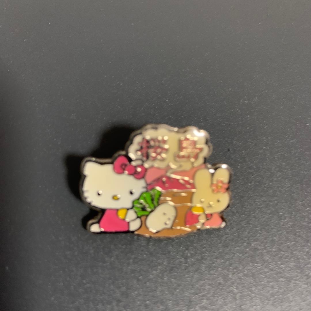 ハローキティピンバッジレア