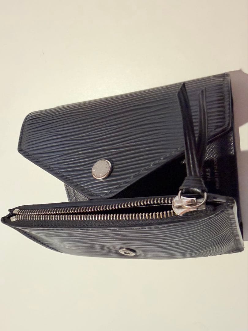 ルイヴィトン　エピ ノワール ポルトフォイユ ヴィクトリーヌ 黒