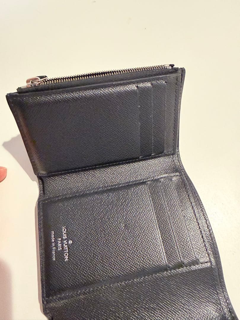 ルイヴィトン　エピ ノワール ポルトフォイユ ヴィクトリーヌ 黒