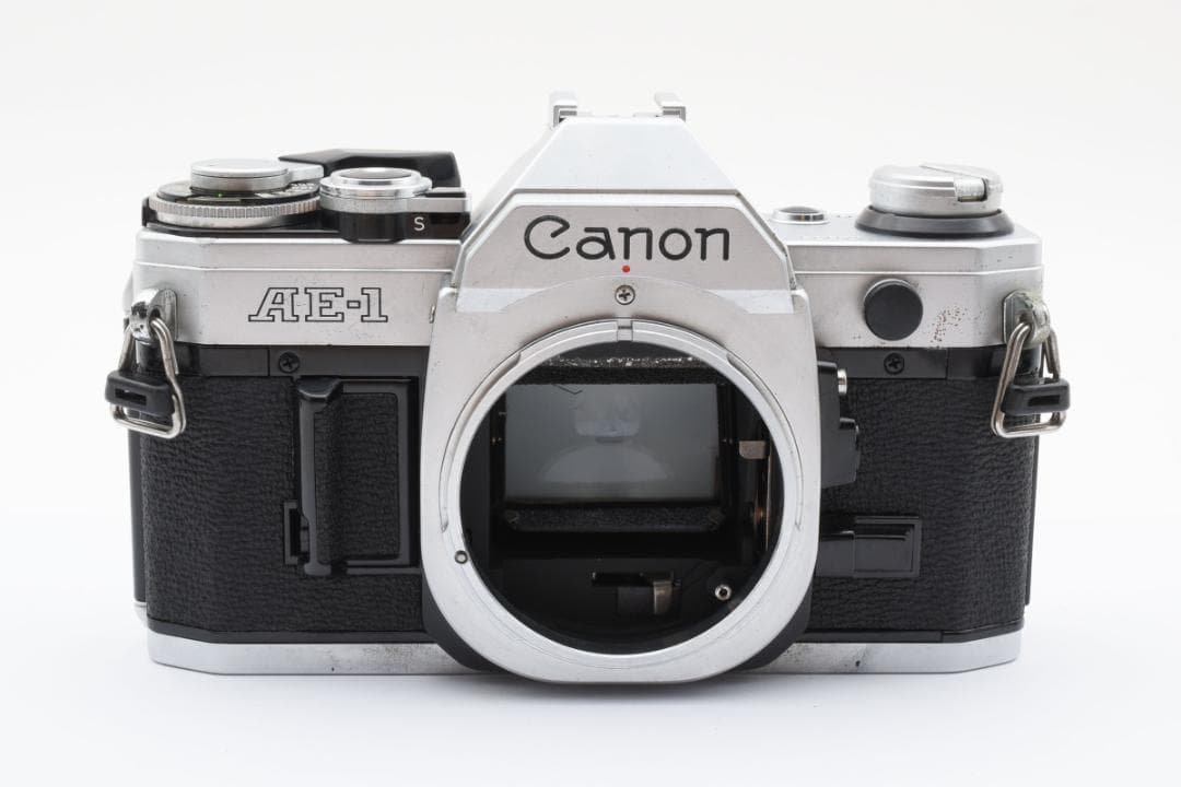 超美品 CANON AE-1 シルバー ボディ コンパクト　フィルム　B310