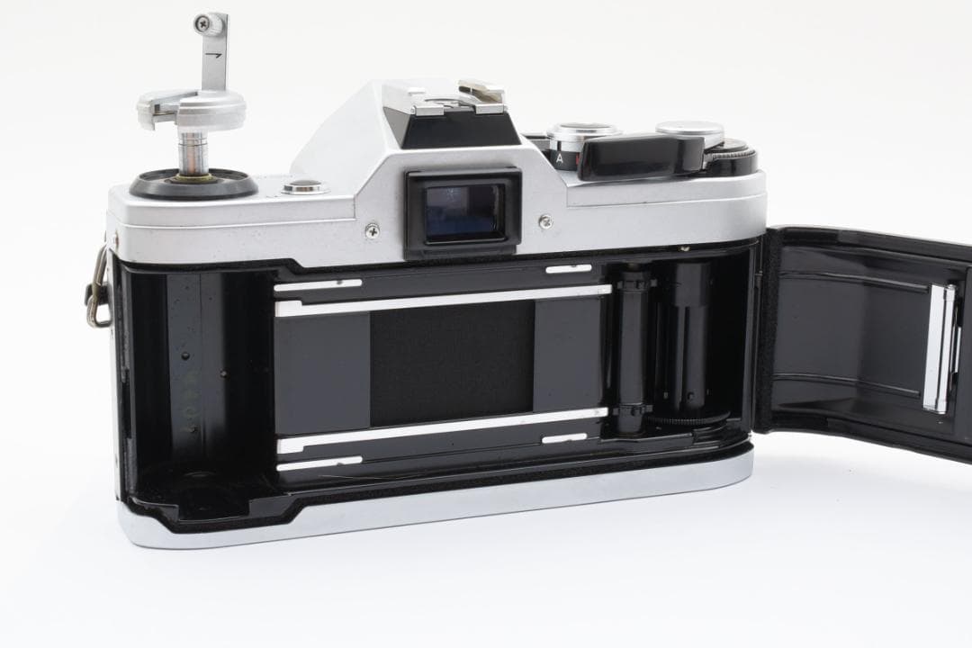 超美品 CANON AE-1 シルバー ボディ コンパクト　フィルム　B310