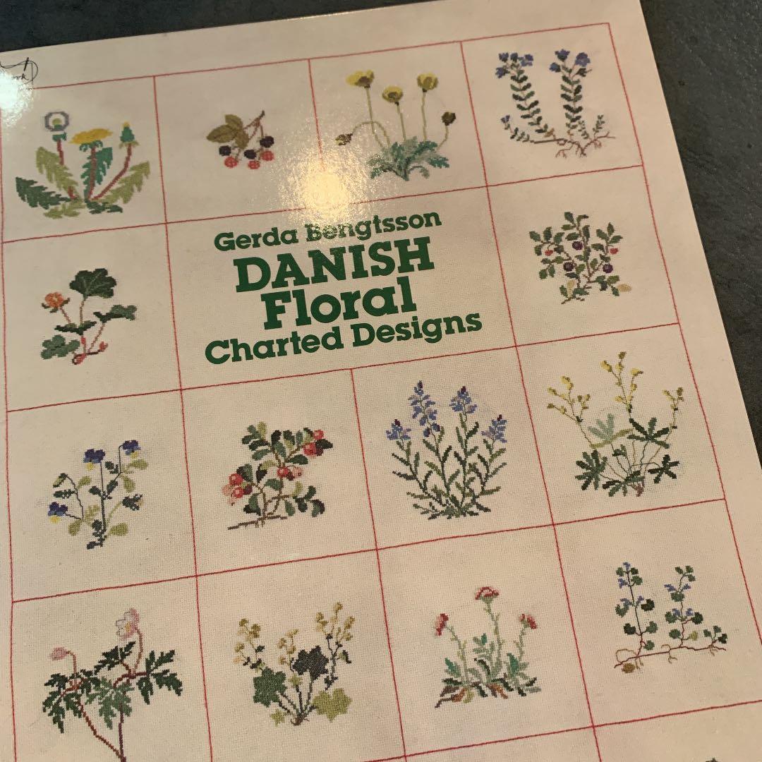 刺繍図案集47柄ほど　洋書　DANISH FLORAL 花の図案集