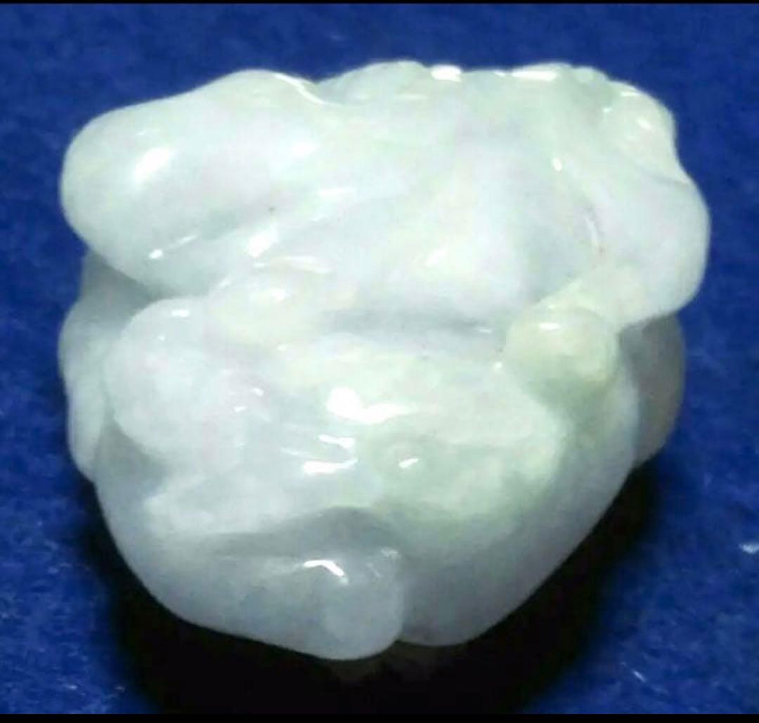 天然翡翠　金運の牛　ネックレス　新品