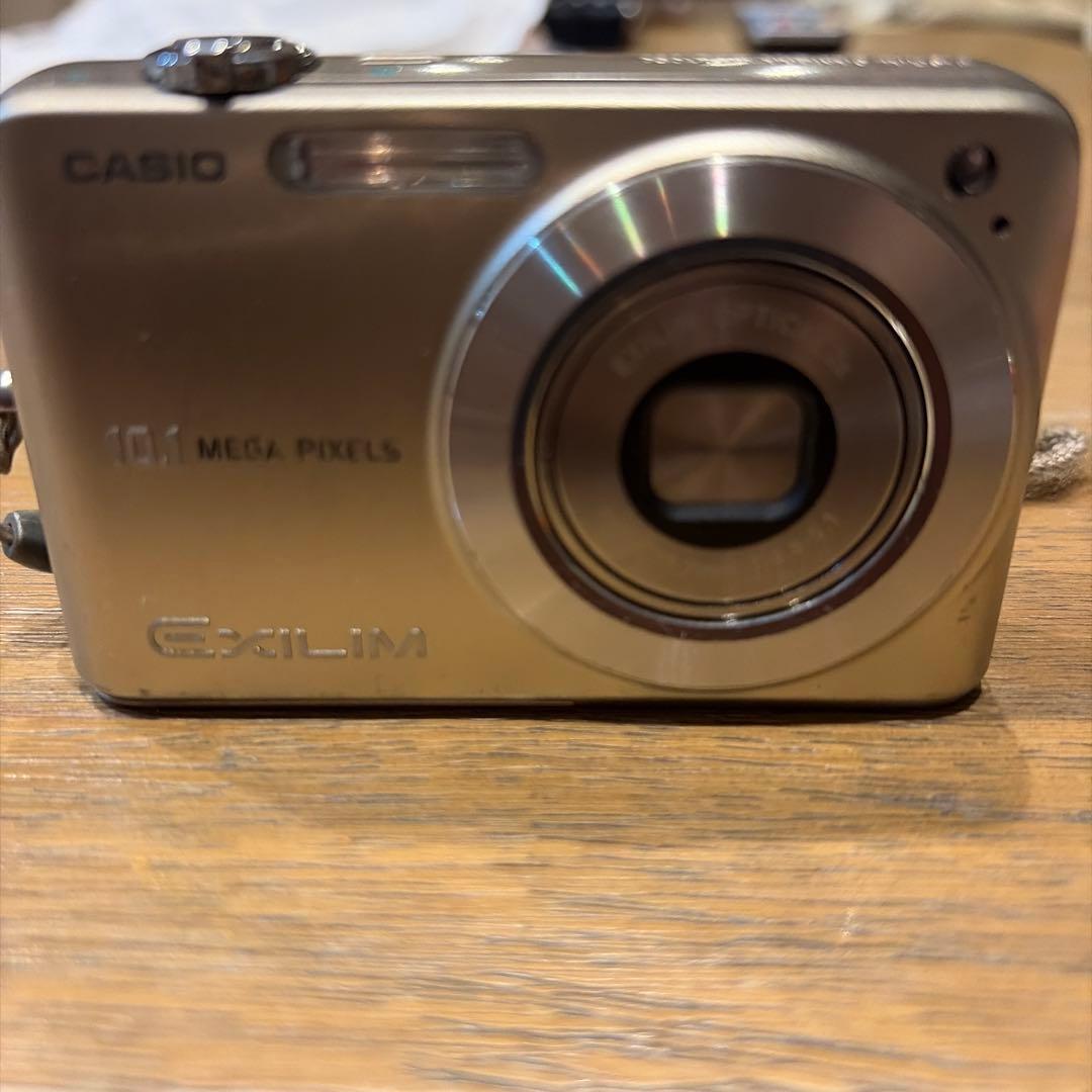 CASIO EXILIM EX-Z1050 シルバー コンパクトデジタルカメラ