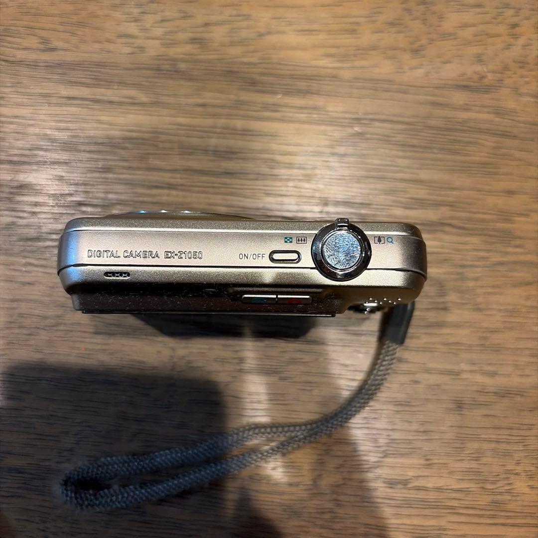 CASIO EXILIM EX-Z1050 シルバー コンパクトデジタルカメラ