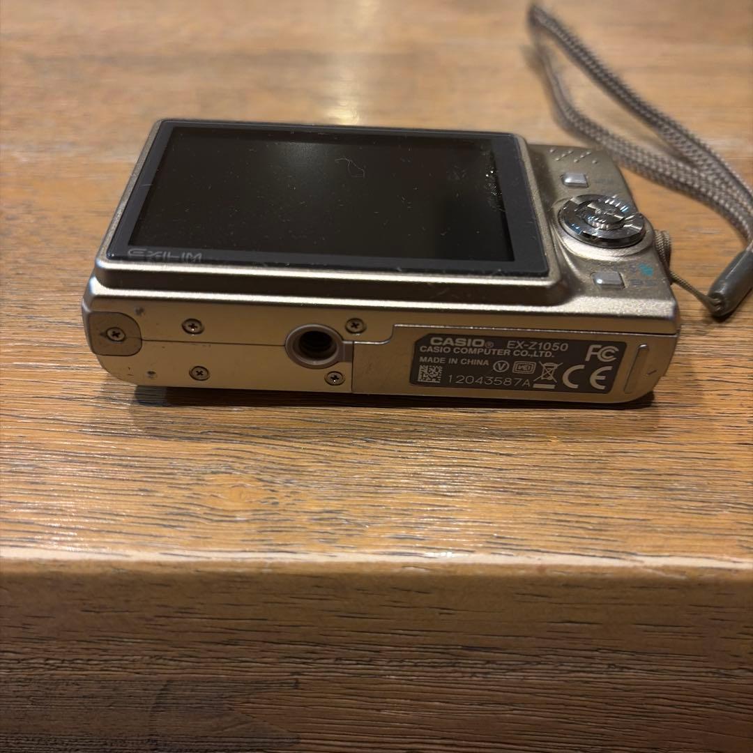 CASIO EXILIM EX-Z1050 シルバー コンパクトデジタルカメラ
