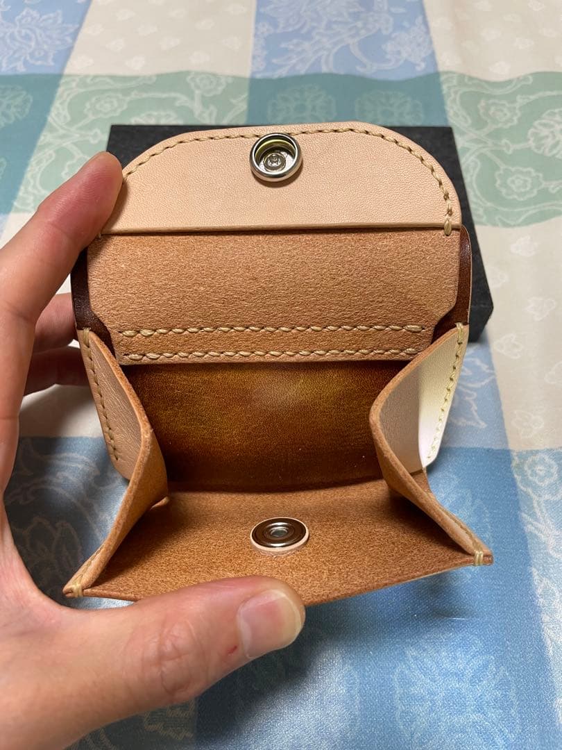 バタフライウォレット　コンパクト　手染め　ハンドメイド　本革　コンチョ