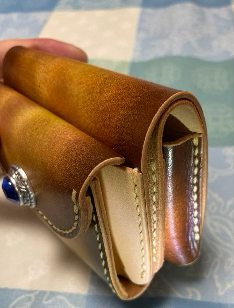 バタフライウォレット　コンパクト　手染め　ハンドメイド　本革　コンチョ
