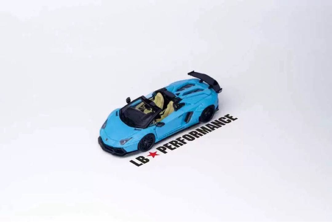 1/64 RM LBWK アヴェンタドール　LP720-4 ロードスター 青