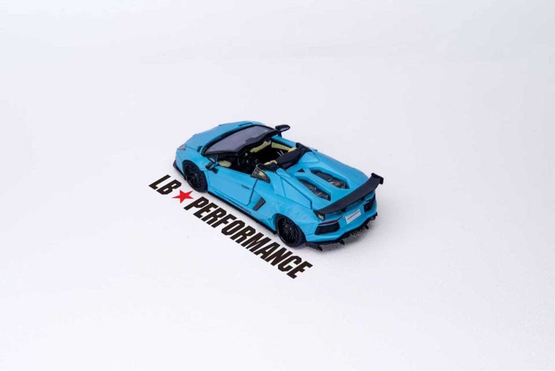 1/64 RM LBWK アヴェンタドール　LP720-4 ロードスター 青