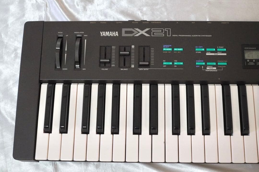 YAMAHA DX21 シンセサイザー