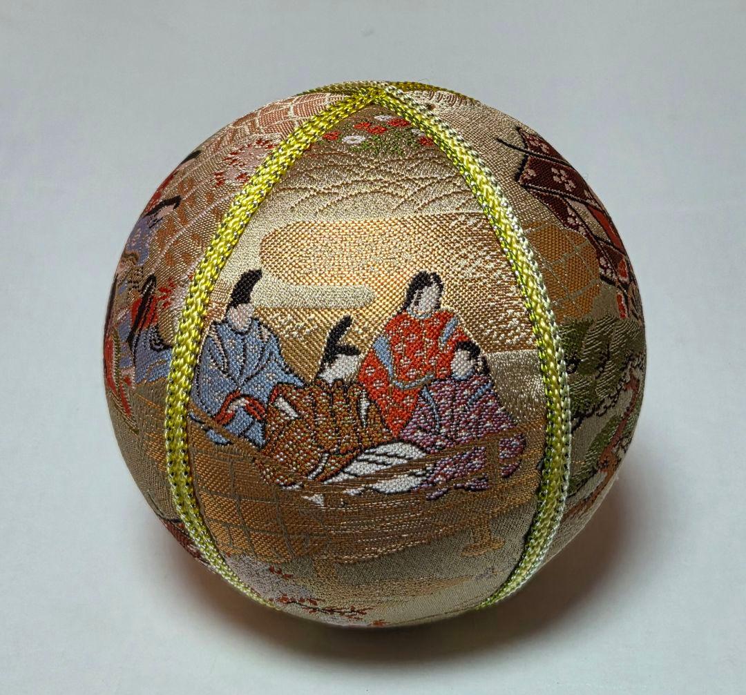 3666　手毬　平安絵巻　御所車　桜　ゴールド　金襴　木目込みまり　置物