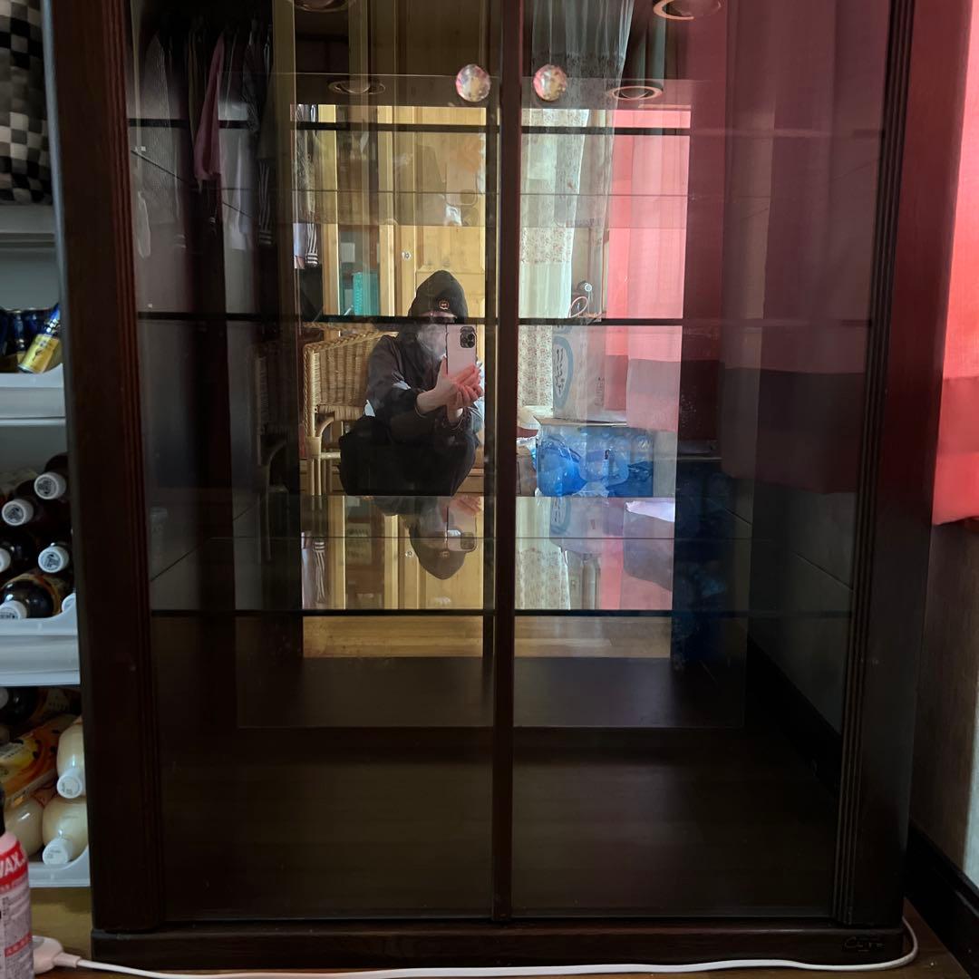 ダークブラウン ガラス扉キャビネット 中型