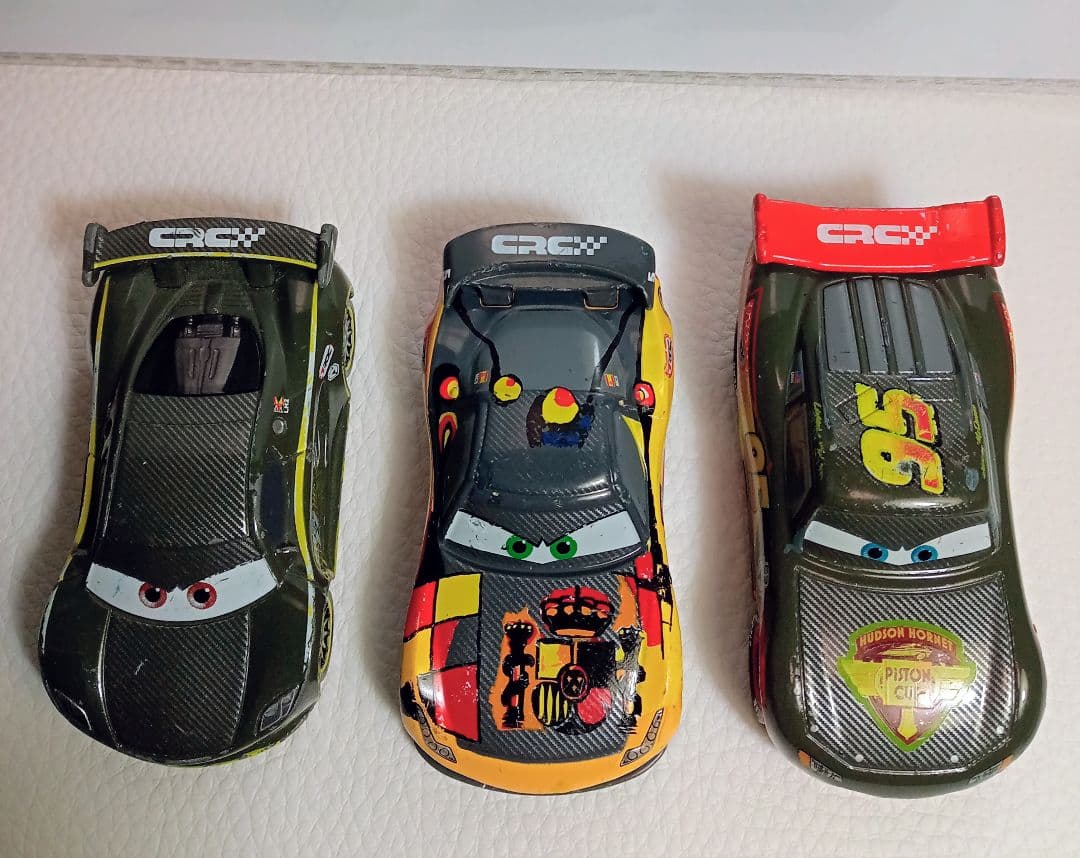 トミカディズニーカーズカーボンレーサータイプ3台