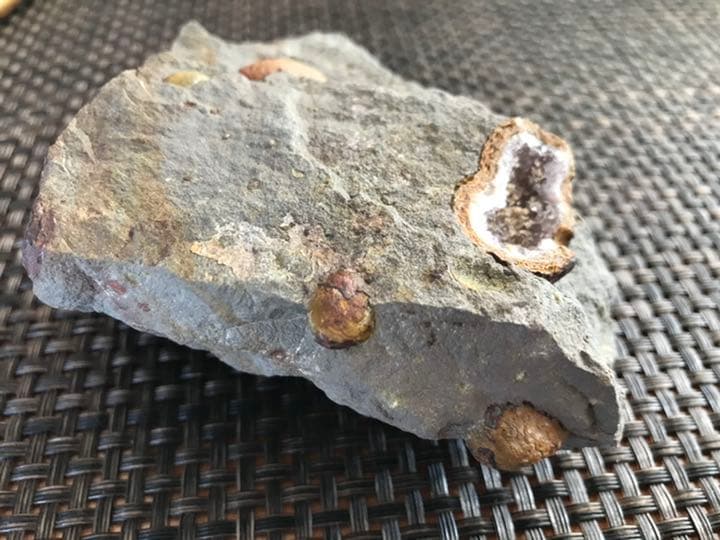 ゴビ石−761 ゴビ瑪瑙　眼石＆水晶ドーム　鉱物標本