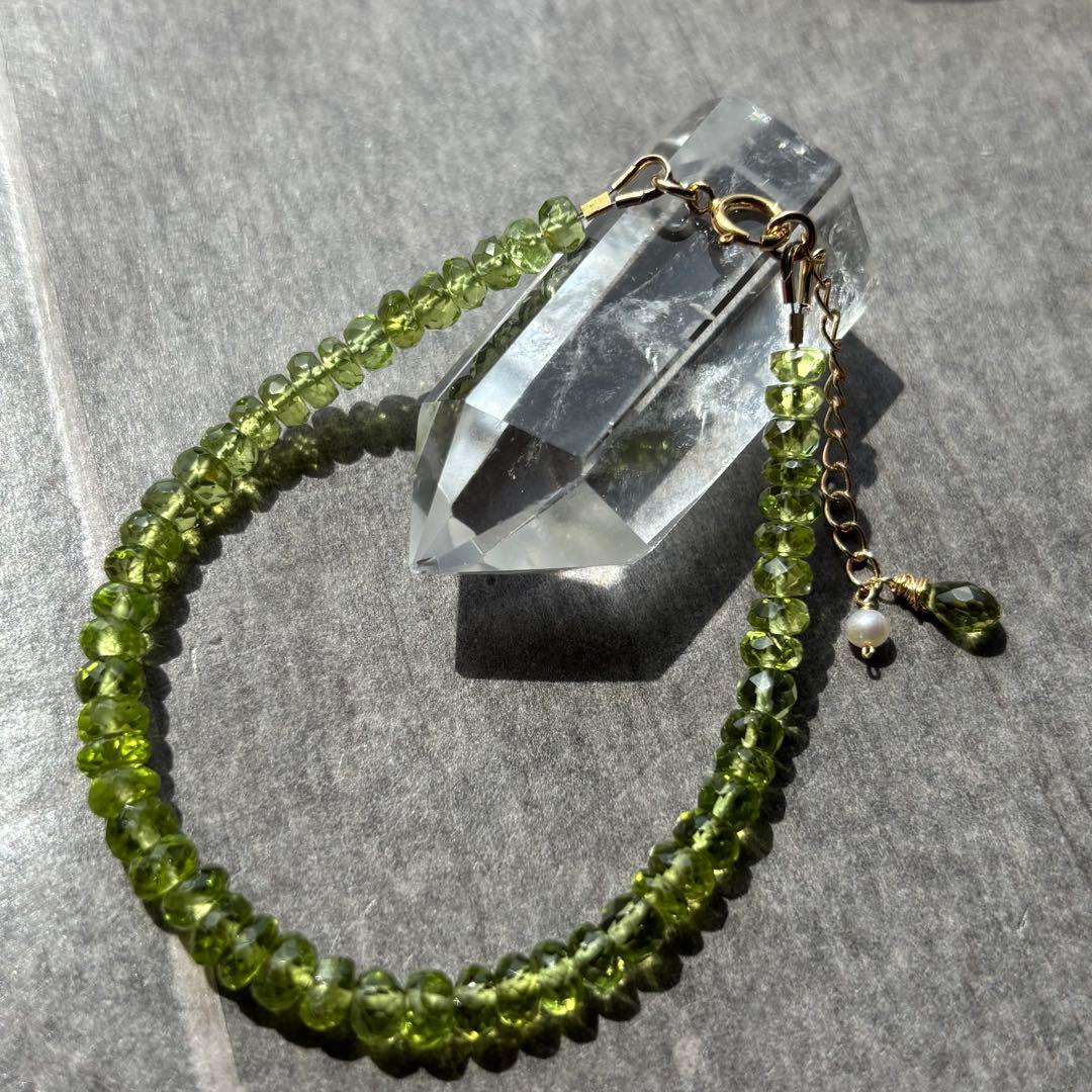 《新緑》ペリドット✴︎14kgfワイヤーブレスレットB197