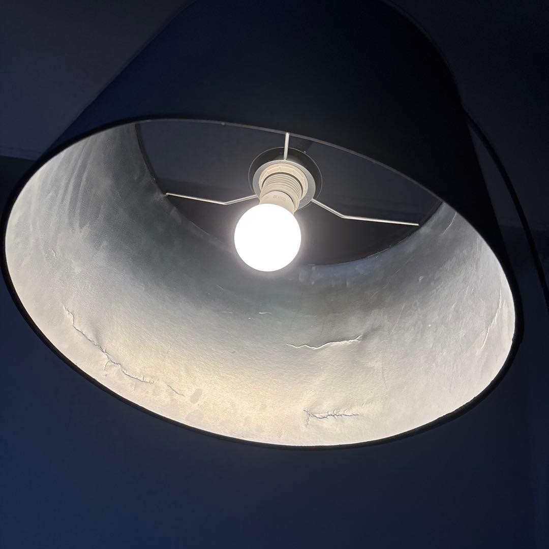 ボーコンセプト黒いアーチ型フロアスタンド