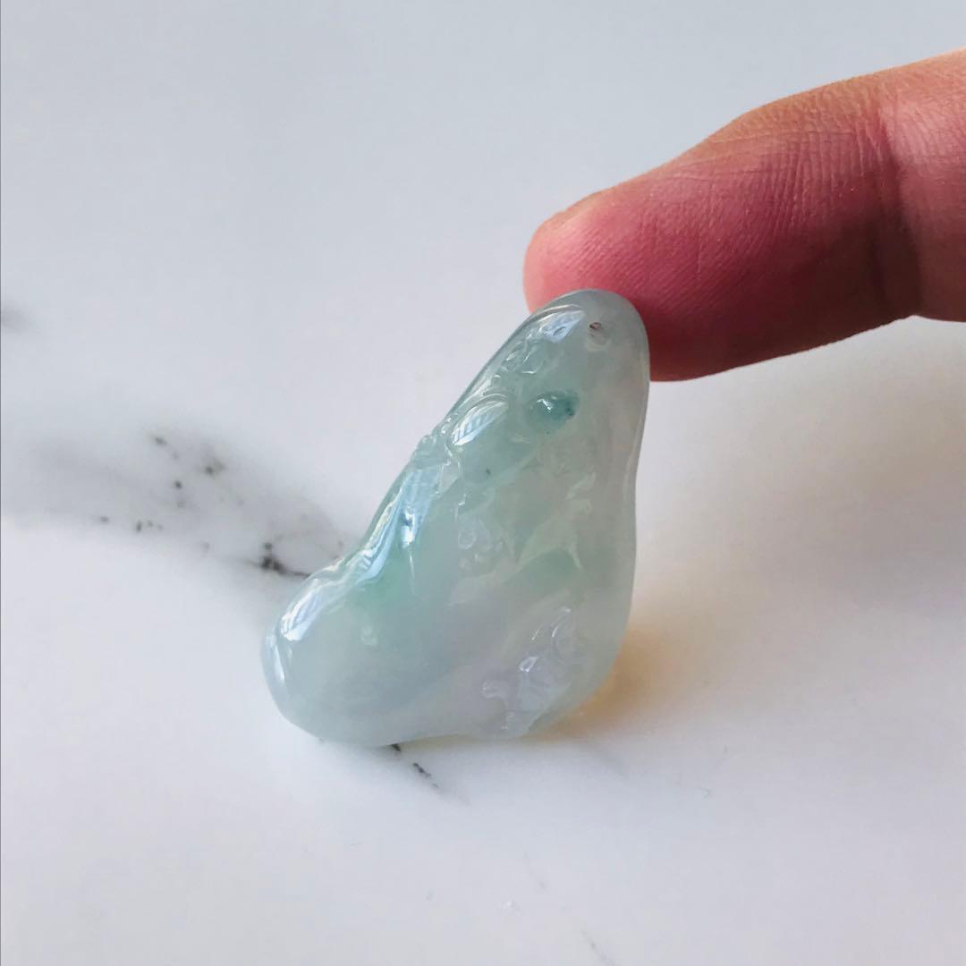 [P280-004］ 翡翠　ペンダントトップ　ミャンマー産　カービング　亀