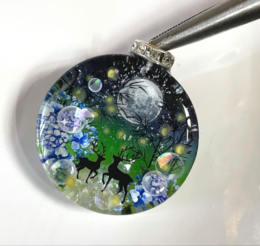展示用/レジン/幻想の森の蛍と親子鹿　紫陽花　蓄光　オルゴナイトネックレス