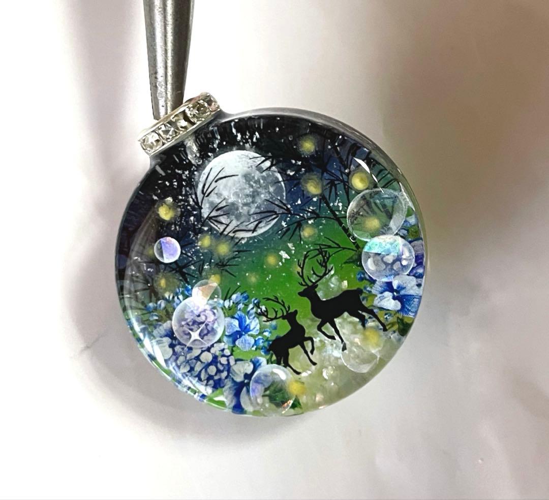 展示用/レジン/幻想の森の蛍と親子鹿　紫陽花　蓄光　オルゴナイトネックレス