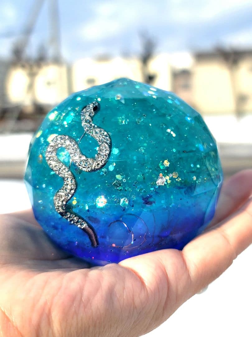 冥海の蛇影珠　（めいかいのじゃえいしゅ）深淵を統べるオルゴナイト