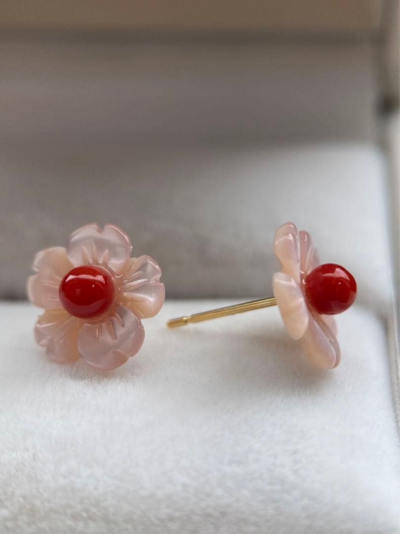 ピアス　粉白蝶贝10mm 珊瑚3.5mm 18k金