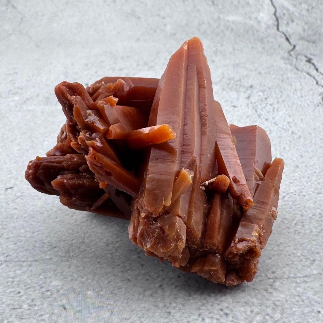G-59マダガスカル産 赤水晶 クラスター 天然石　レッドクォーツ 希少原石