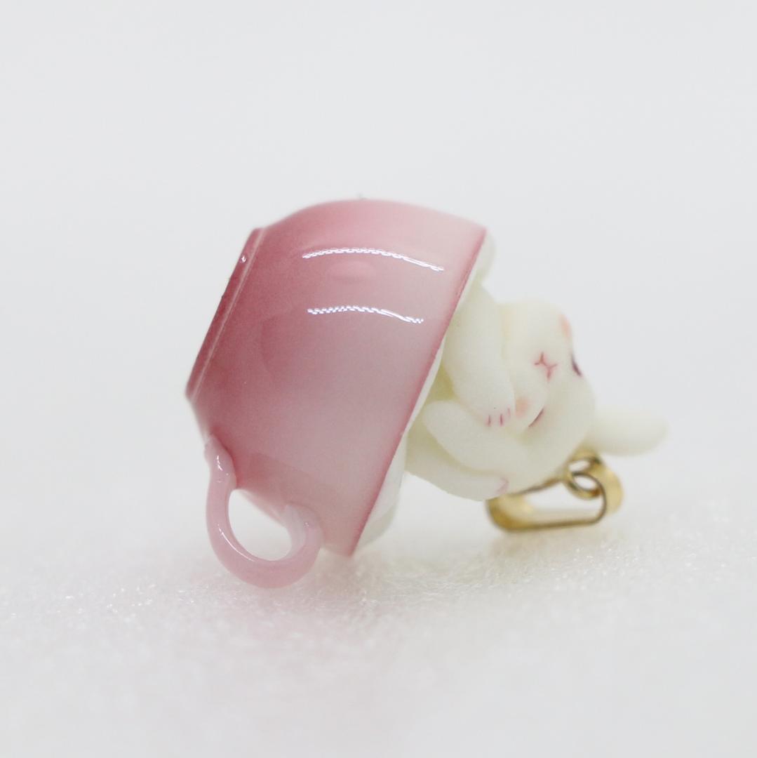 【ハンドメイド】バニーカフェ：洗顔うさぎのカップペンダント（ピンク）