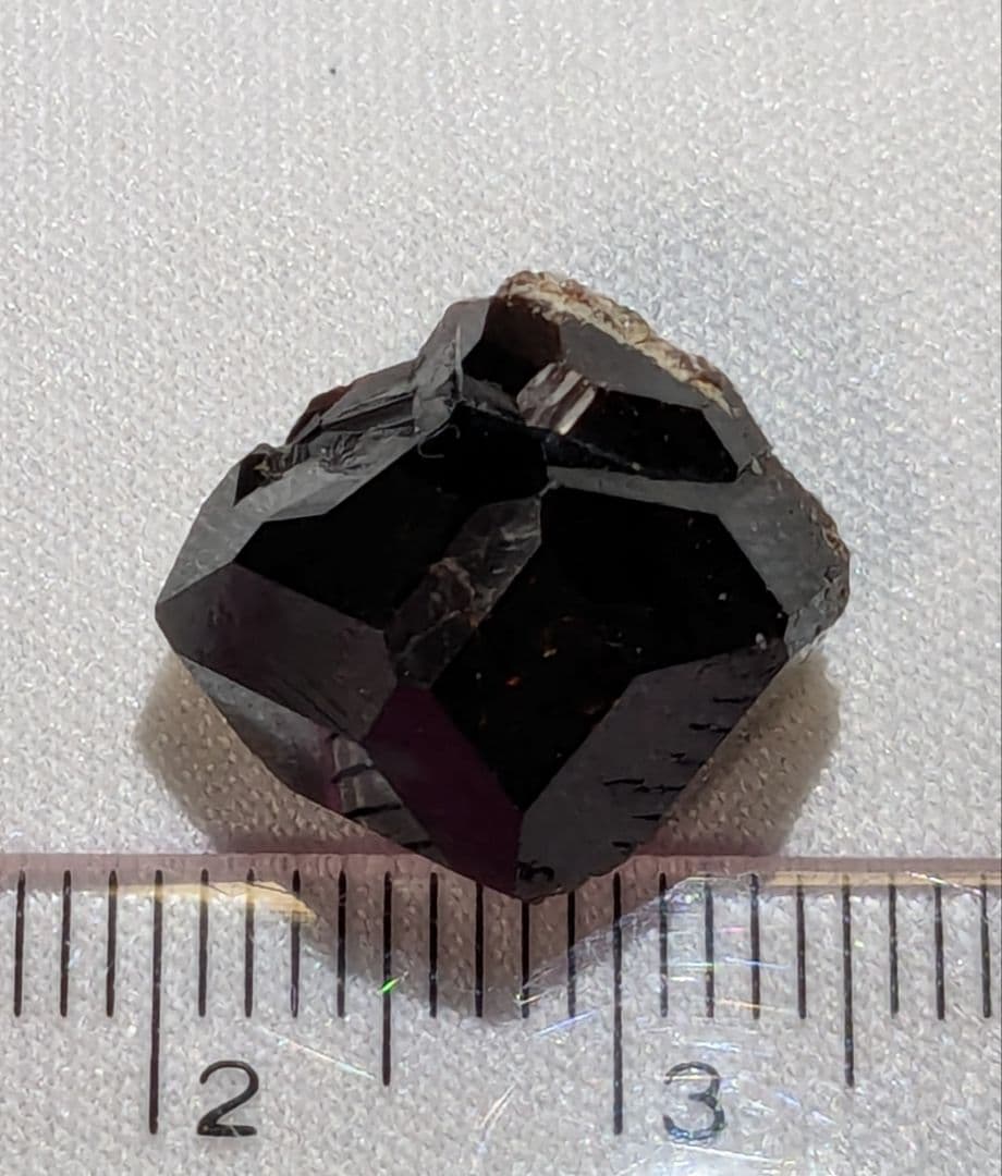 満ばん柘榴石（大）ガーネット　国産鉱物　ザクロ石